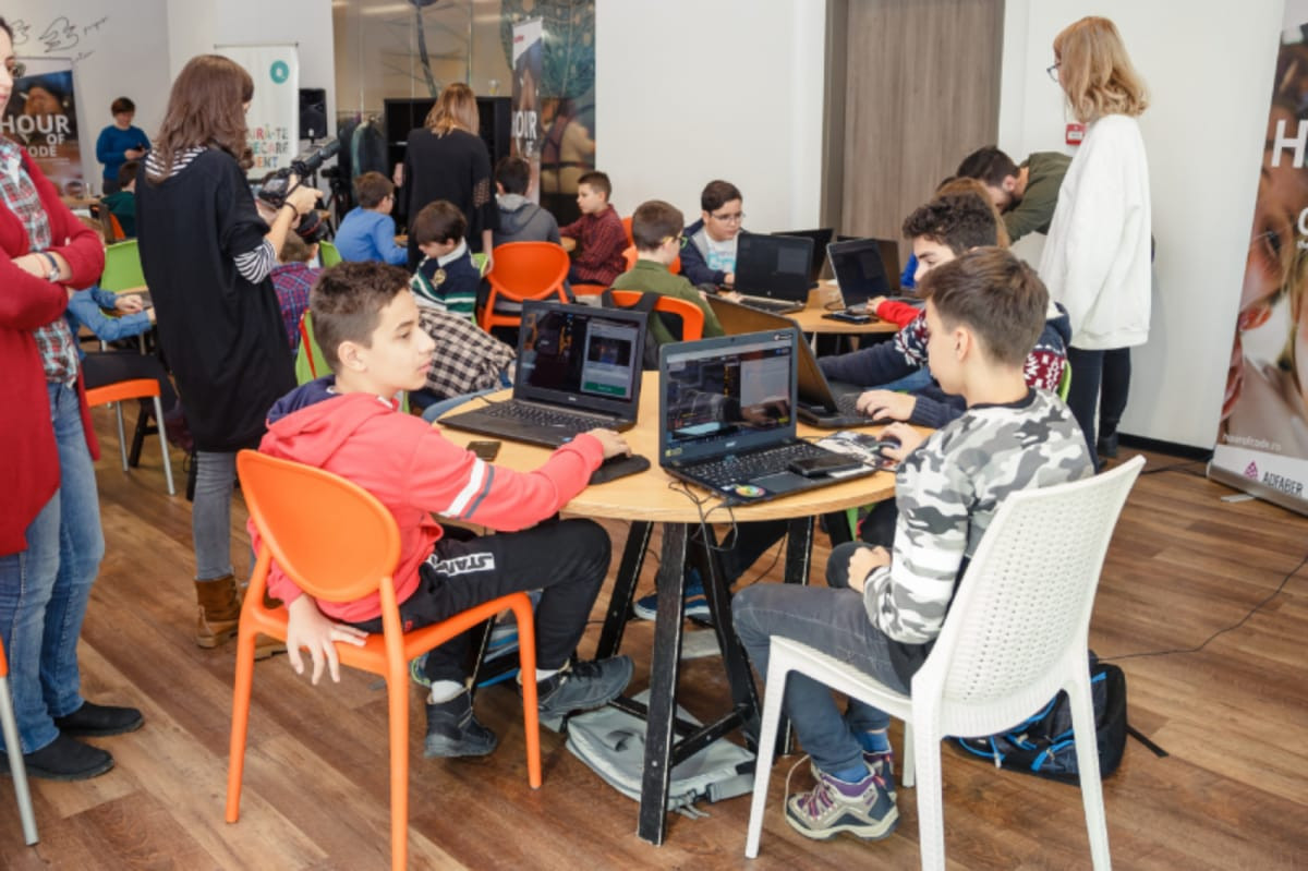 (P) Cel mai mare eveniment gratuit de educație în tehnologie, din nou în România. Nu-l rata!