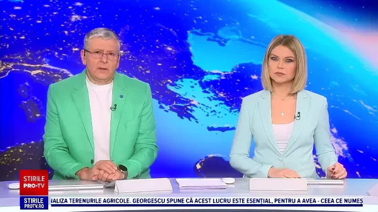 A furat o mașină a Poliției Locale Arad, cu girofarul pornit, chiar de sub nasul polițiștilor. Ce a urmat este demn de film