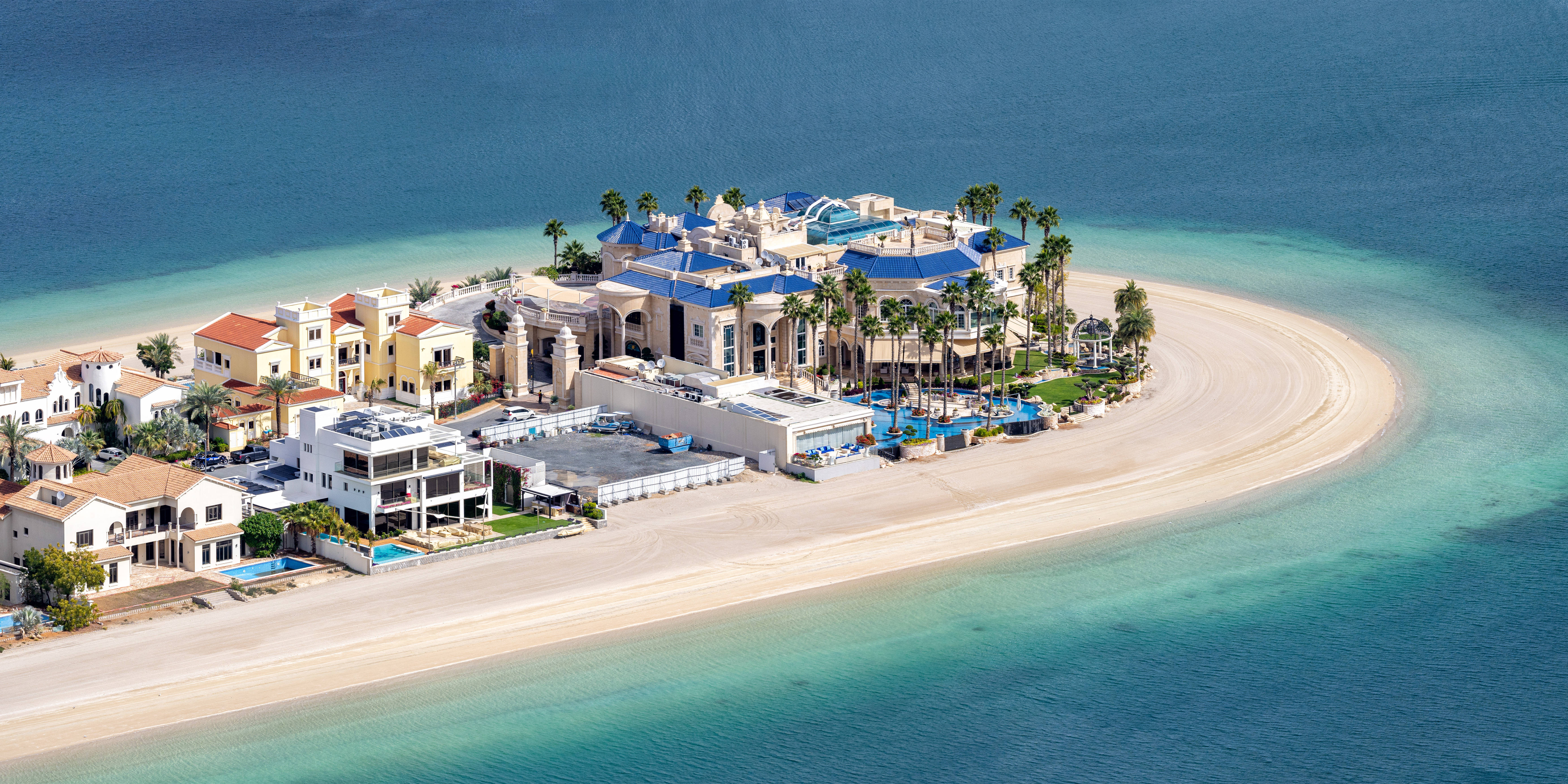 Românul care a cumpărat o vilă de 4,3 milioane de euro în Dubai. Are lagună proprie și majordom englez