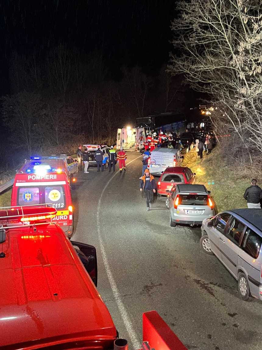Accident grav în Alba, cu un autocar cu 42 de persoane. A fost activat Planul roșu