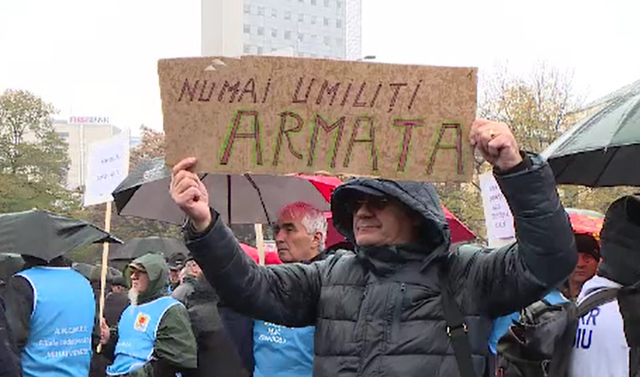 Guvernul Ciolacu, acuzat că face un joc ascuns în cazul indexării pensiilor militare. Reacția premierului