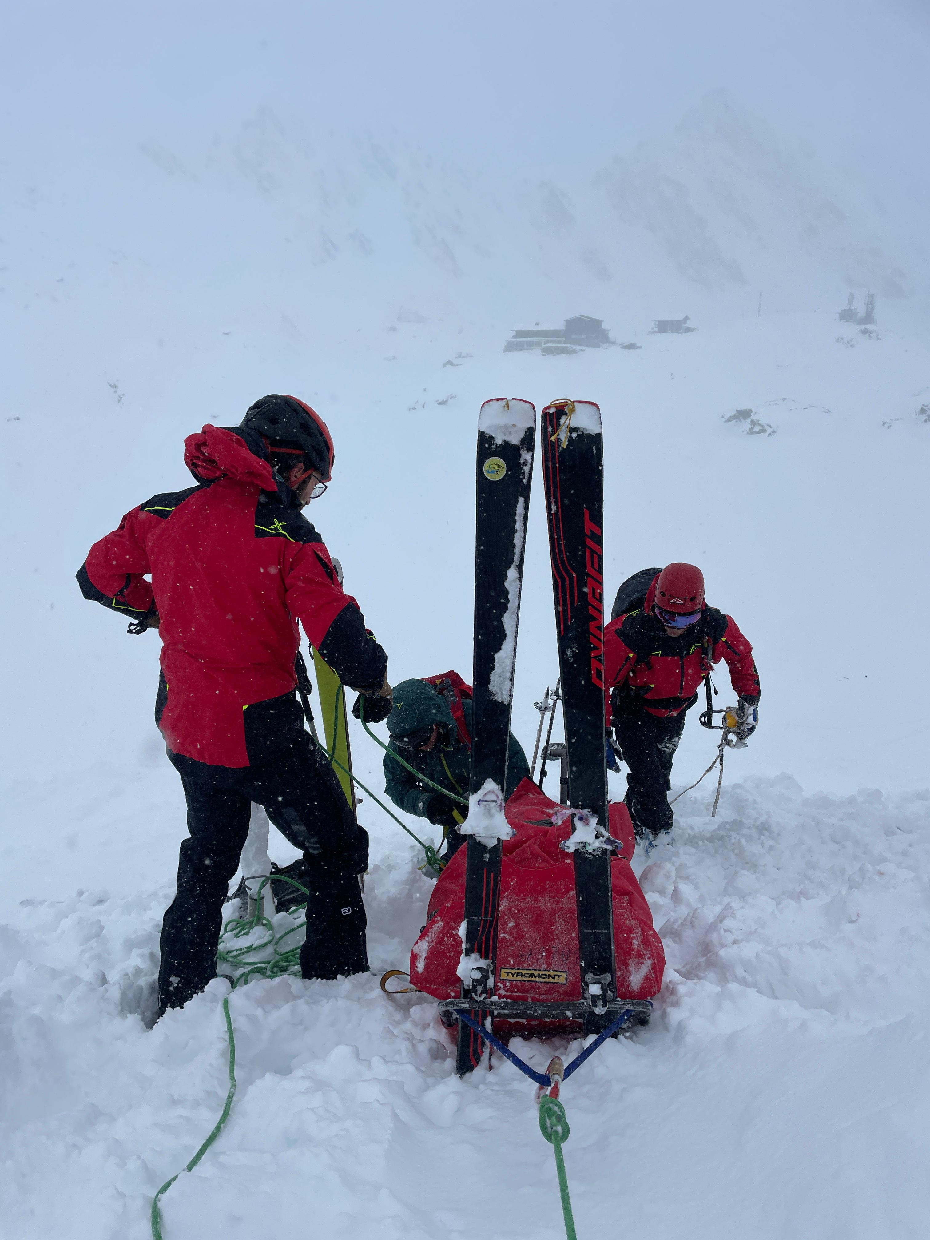 Avalanșă la Bâlea Lac. O femeie a fost îngropată sub zăpadă și un bărbat are fractură de gleznă