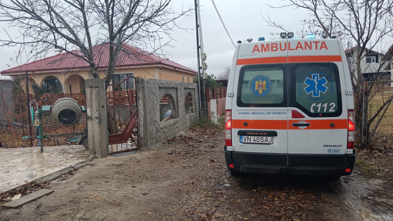 Doi bătrâni, găsiți fără viață într-o casă din Focșani. Descoperirea macabră, făcută de un echipaj de ambulanță