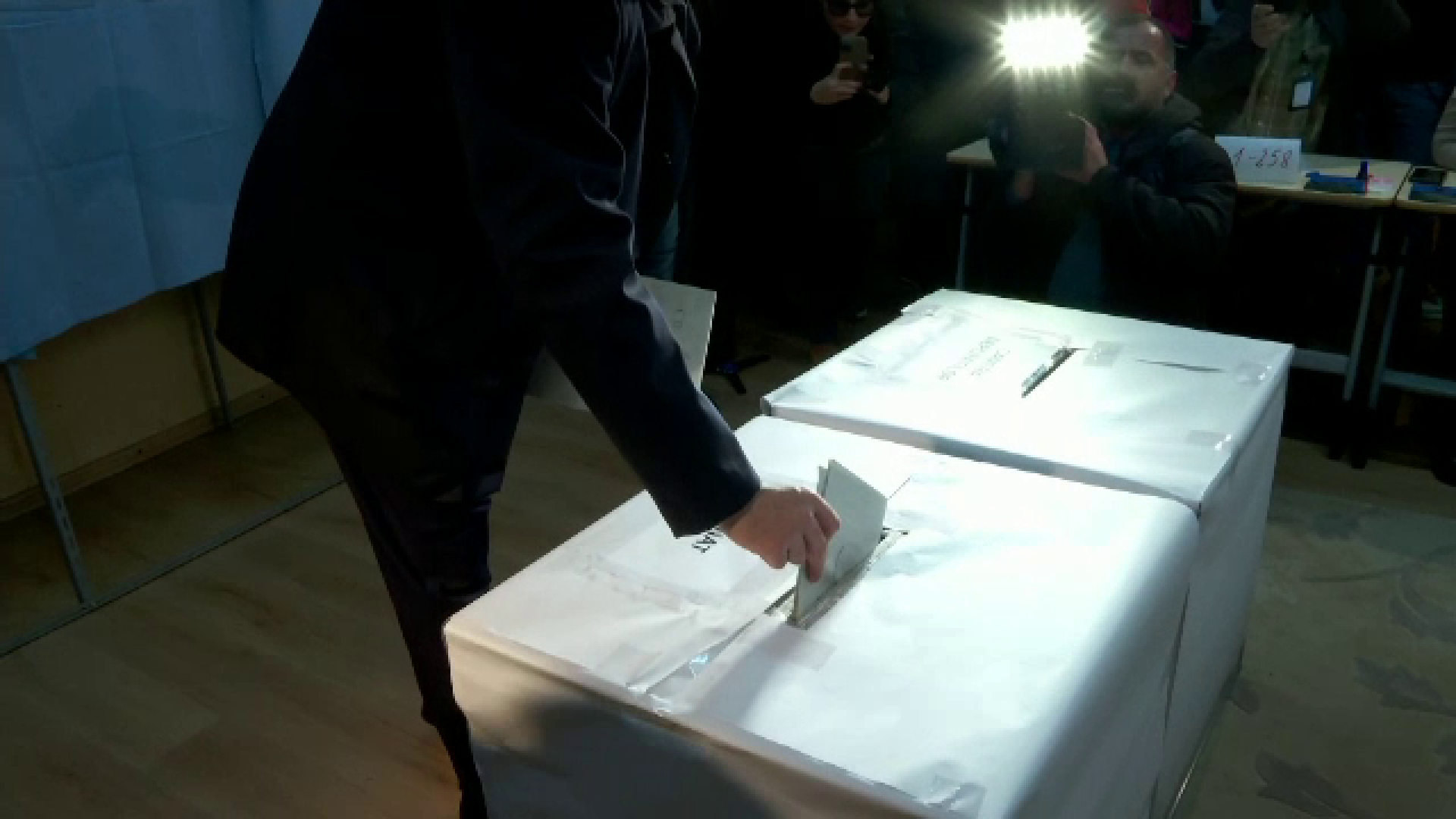 Alegeri parlamentare 2024. Cum au votat liderii politici. Președintele SENS, Andrei Macsut: ”Am votat pentru animăluțe”