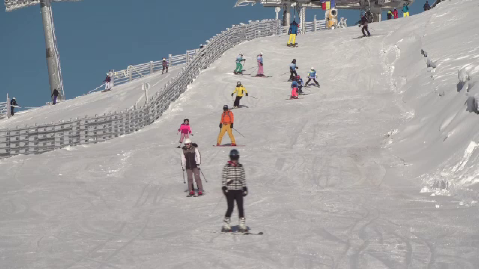 Când începe sezonul de schi în Poiana Brașov. Sunt deschise pârtii din Masivul Postăvaru