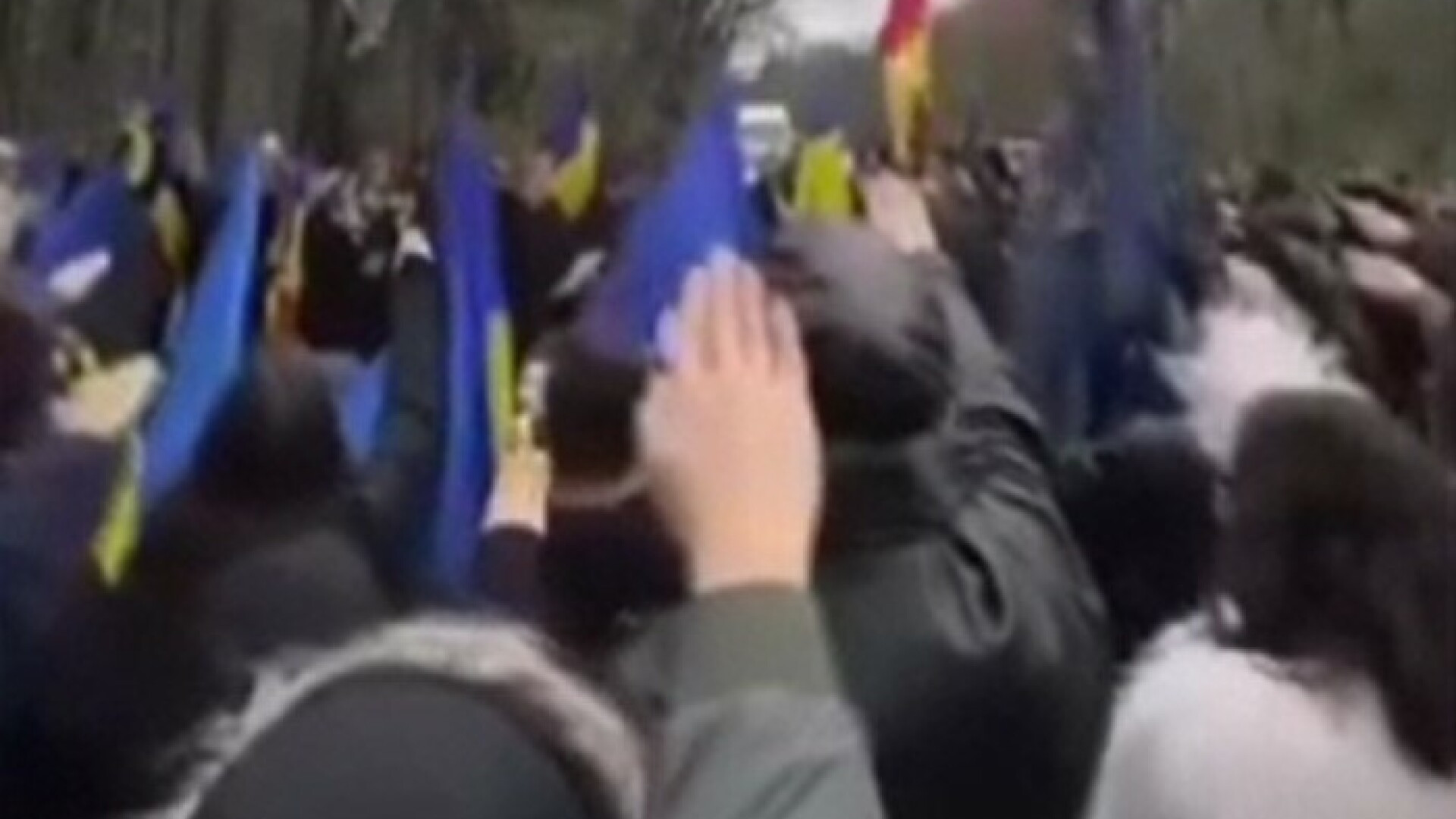 Însemne și gesturi legionare în timpul unei comemorări care a avut loc în Tâncăbești. Poliția a deschis dosar penal