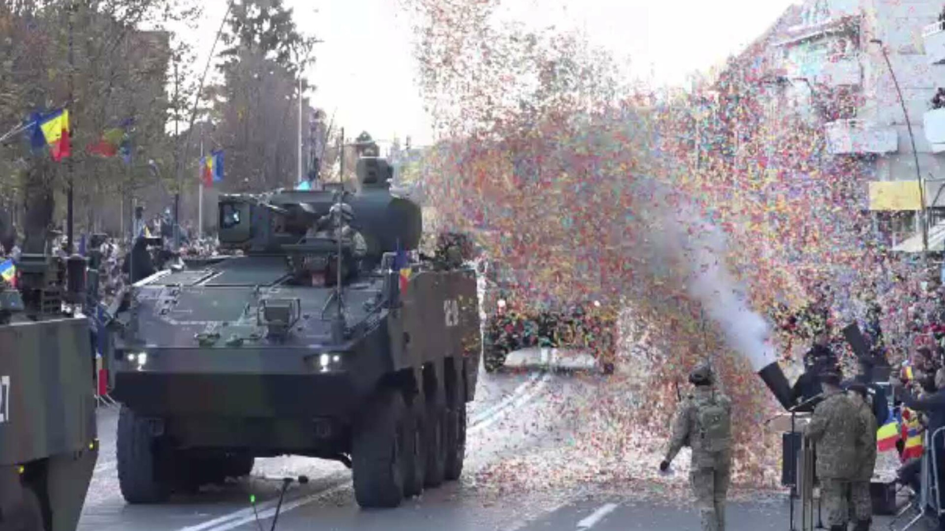 Ziua Națională, văzută din București și de la Alba Iulia. În Capitală au venit cu tehnică militară și parteneri din NATO