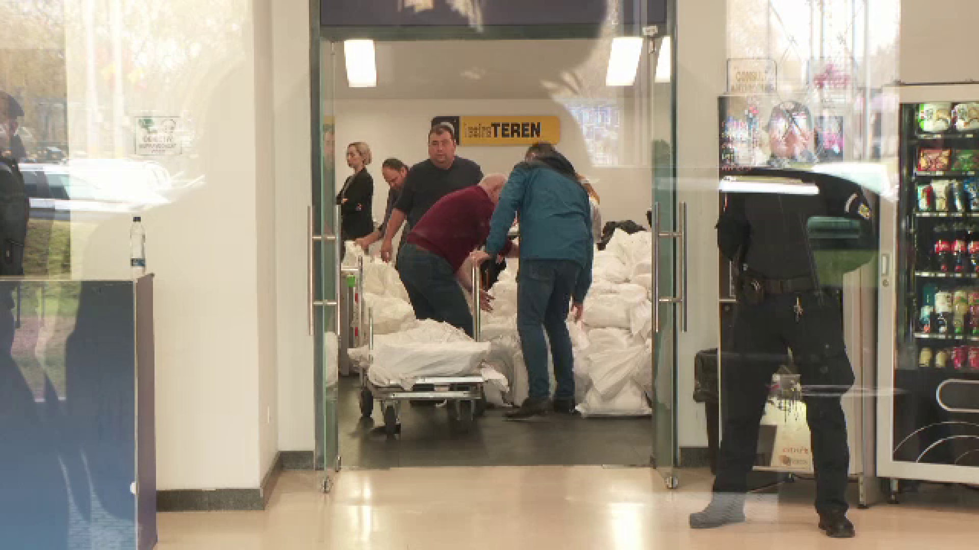 Renumărarea voturilor de la prezidențiale, pe ultima sută de metri. Rezultatele finale ajung luni pe masa CCR