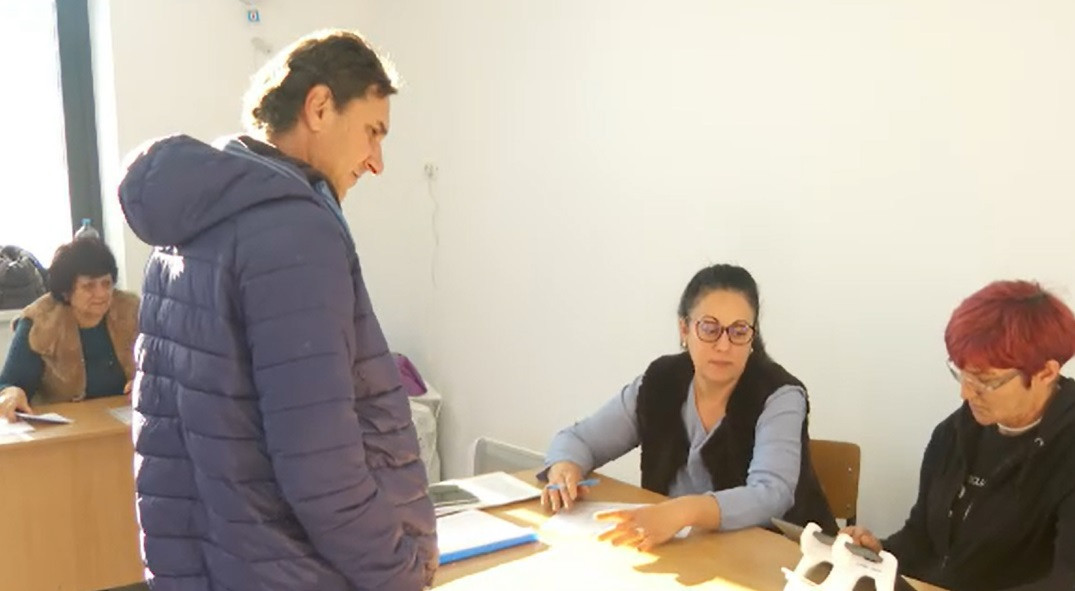 Românii care locuiesc în Ungaria, nevoiți să voteze în țară. Ce au spus după ce au trecut frontiera