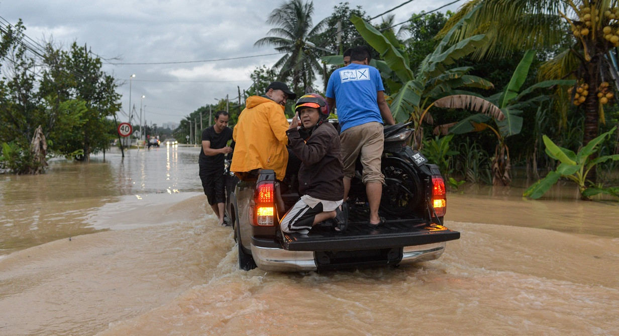 Țara în care inundațiile fac prăpăd. Sunt peste 130.000 de sinistrați. Numărul morților