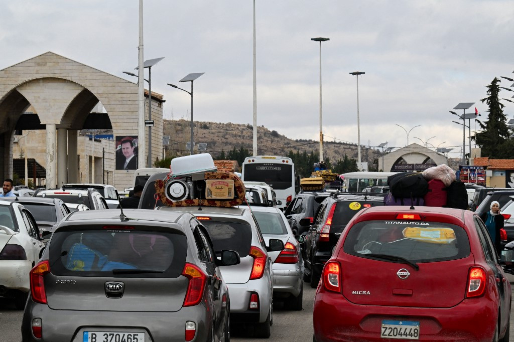 Interdicţie de circulaţie la Damasc până luni dimineaţa. Liderul HTS soseşte în capitala siriană