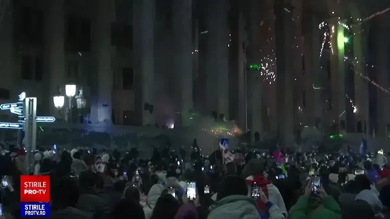 Rusia reacționează la protestele din Georgia, afirmând că această țară ”ia rapid calea Ucrainei, în abisul întunecat”