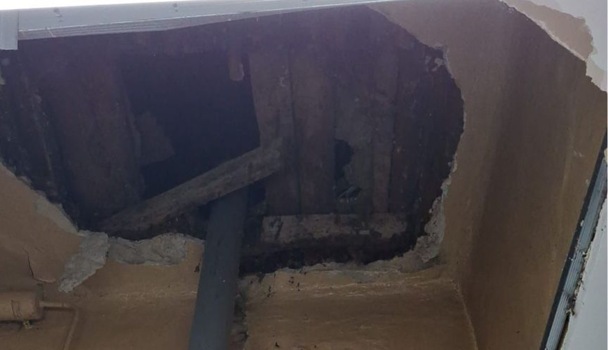 O bucată de tavan s-a prăbuşit la Maternitatea Odobescu din Timişoara. Opt bebeluşi au fost transferaţi la un alt spital