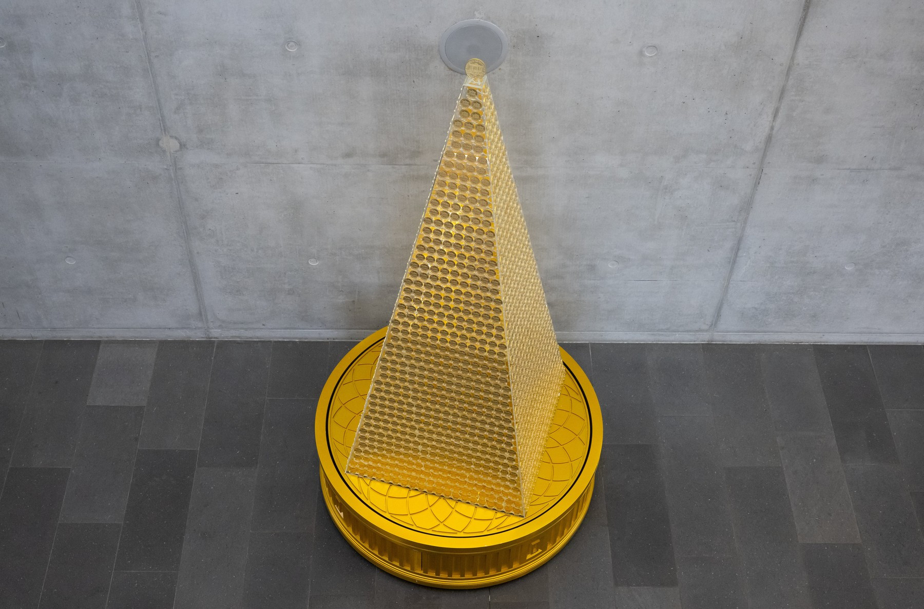 Cât costă cel mai scump pom de Crăciun și unde poate fi văzut. Este alcătuit din 2.018 monede de aur. GALERIE FOTO