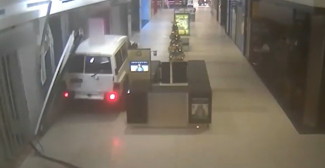 Jaf spectaculos într-un mall din Australia. Momentul a fost surprins de camerele de supraveghere