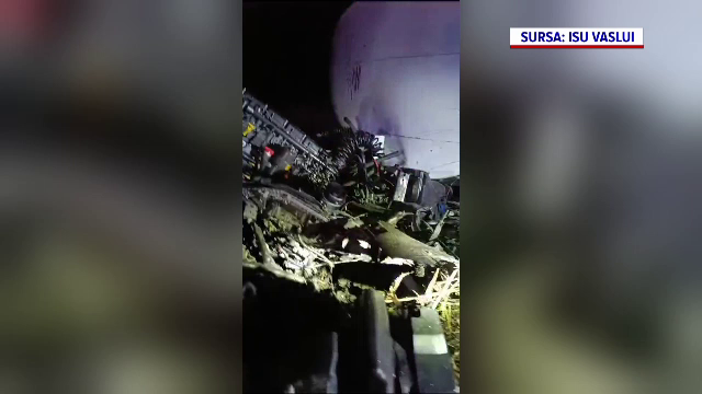 Tânăr de 19, mort într-un accident grav în Bârlad. Mașina în care se afla s-a lovit frontal de o cisternă cu motorină