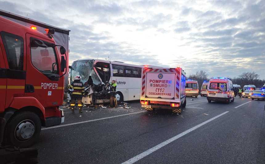 Planul roşu de intervenţie a fost activat în Ialomiţa, după un accident între un autocar şi un autotren. 7 oameni la spital