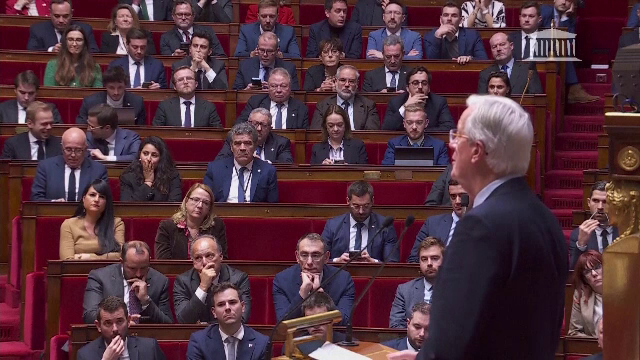 Tensiune și incertitudine în Franța după demiterea guvernului. Premierul Barnier a rezistat doar trei luni