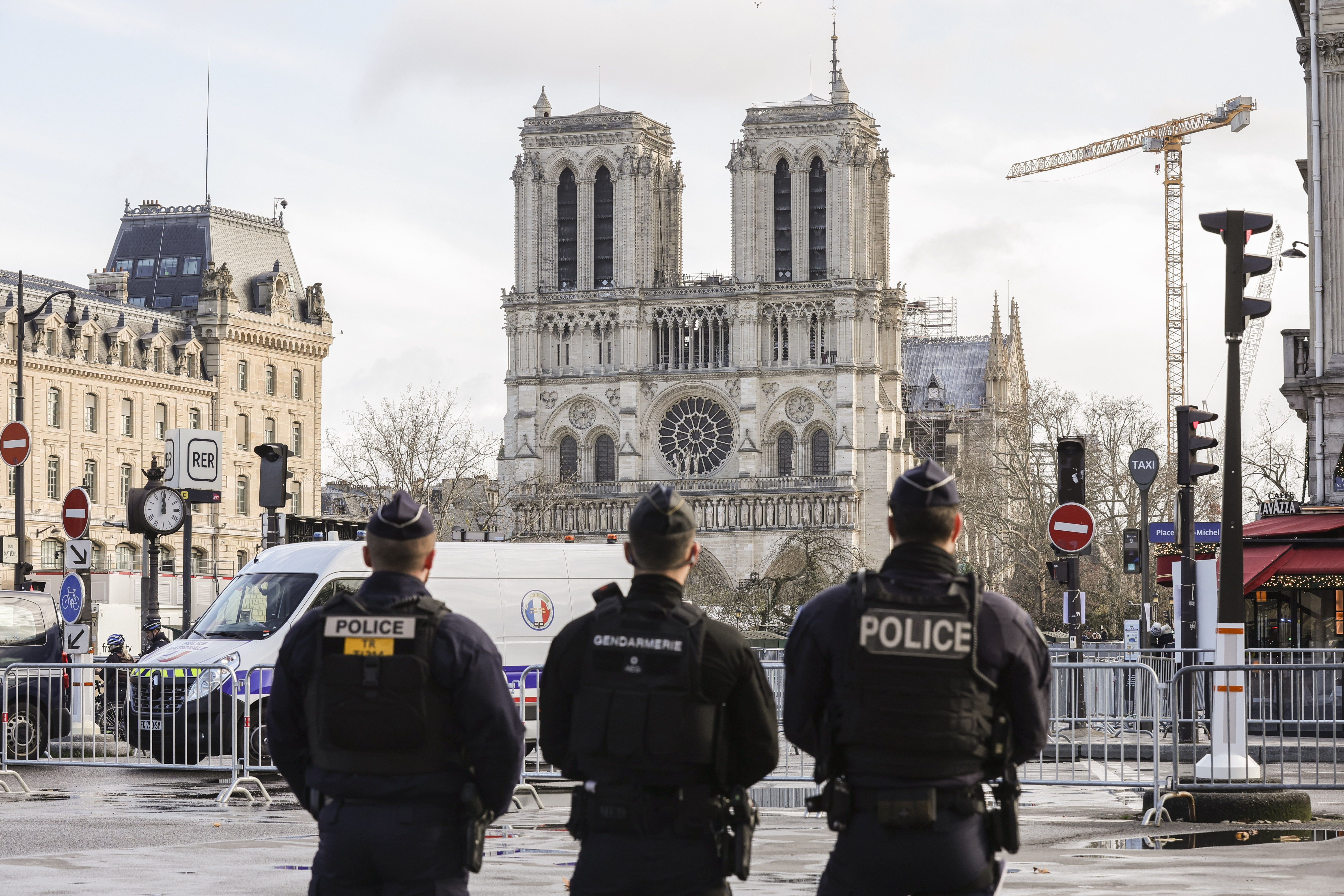 În plină criză politică, fără guvern, președintele Emmanuel Macron redeschide oficial catedrala Notre-Dame