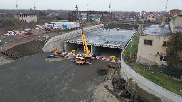 Inginerie unică în România. Un tunel de beton de 70 de metri este împins pe sub 10 linii de cale ferată din Timișoara
