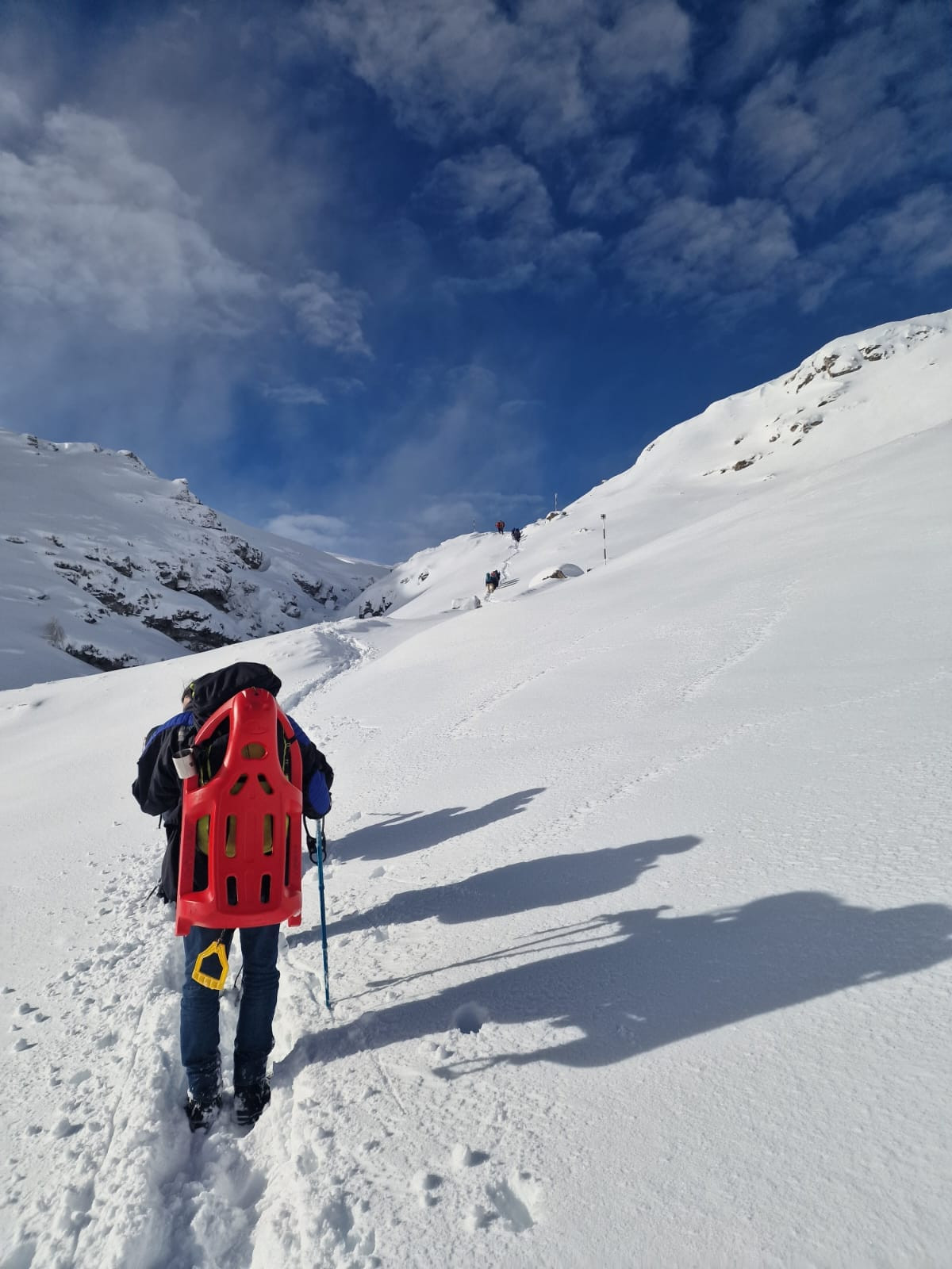 Operaţiune de salvare în condiţii extreme în Munţii Maramureşului. Trei ucraineni, blocați în viscol şi zăpadă