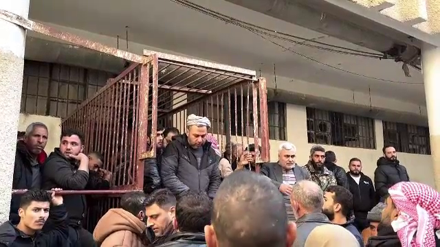 Au apărut noi dovezi despre crimele regimului Assad. „Am găsit deținuți stropiți cu înălbitor. Erau femei cu copii înăuntru”