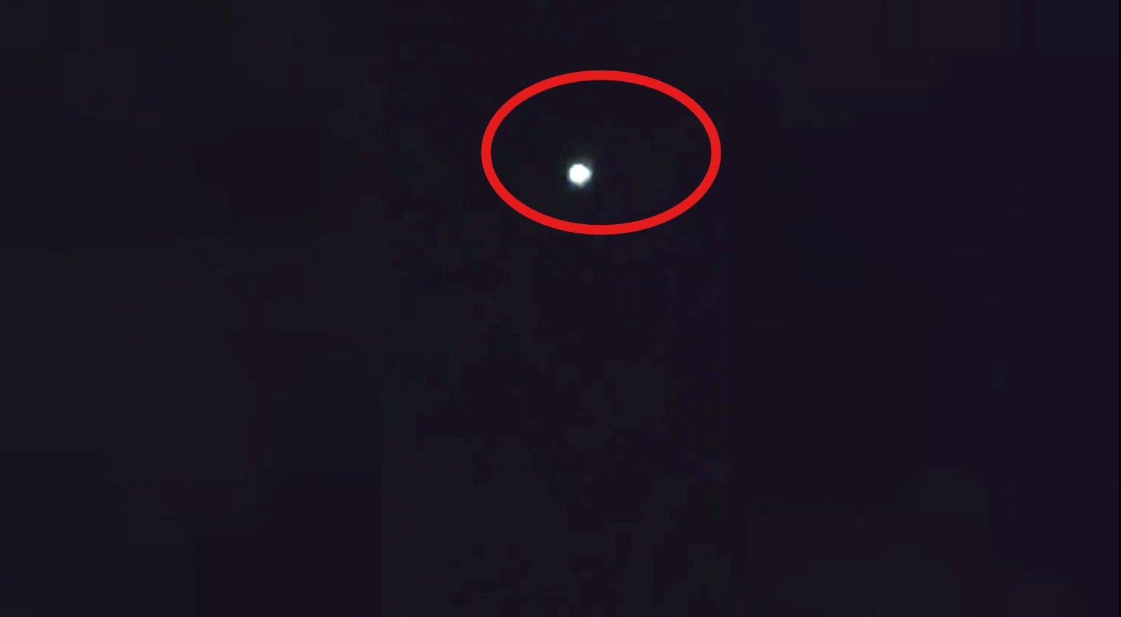 O sferă strălucitoare a apărut din senin pe cer în Constanța. După aproape o oră a dispărut brusc | Video