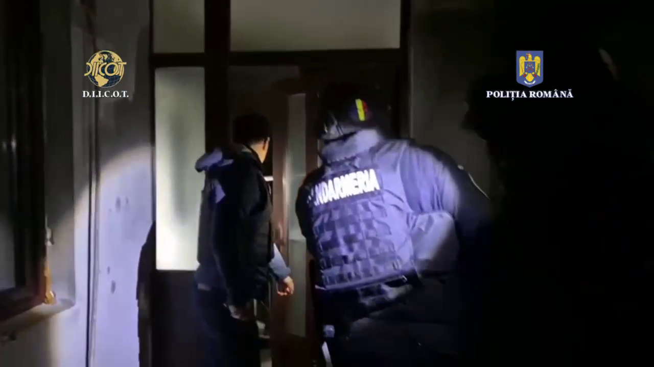 Percheziţii la primarul din Crevedia, acuzat că a exploatat 2 ani o persoană cu handicap la ferma sa de animale