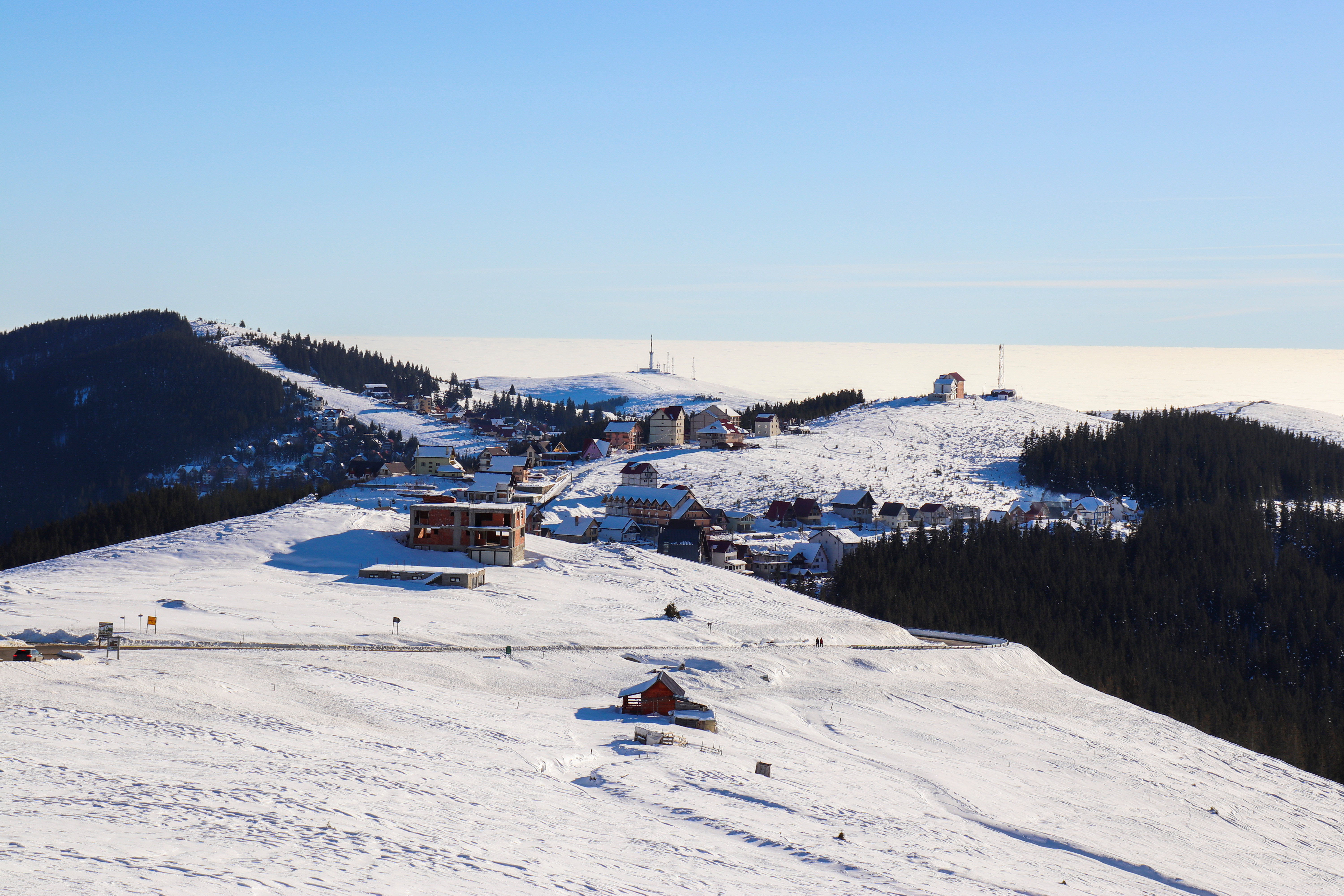 Stațiunea Rânca – stațiunea turistică aflată la cea mai mare altitudine din țară. Trasee montane, cum ajungi și ce poți face
