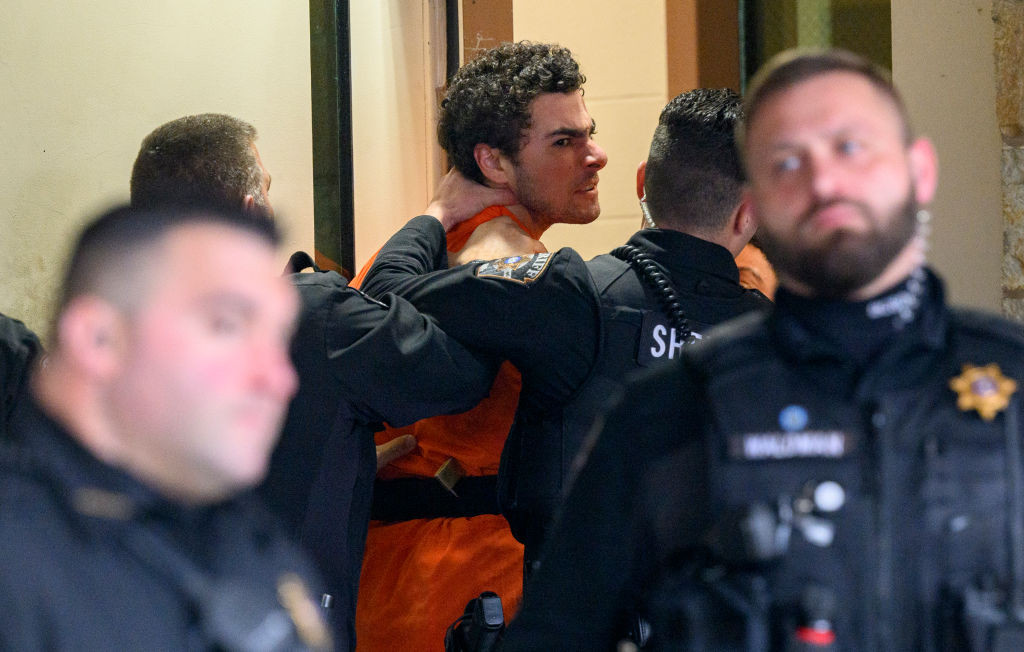 Luigi Mangione, bărbatul acuzat de uciderea directorului UnitedHealth se declară nevinovat de crimă teroristă