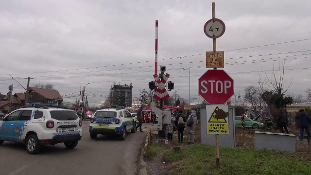 Tragedie în Bacău. Un bărbat de 72 de ani a murit după ce mașina condusă de el a fost lovită de tren