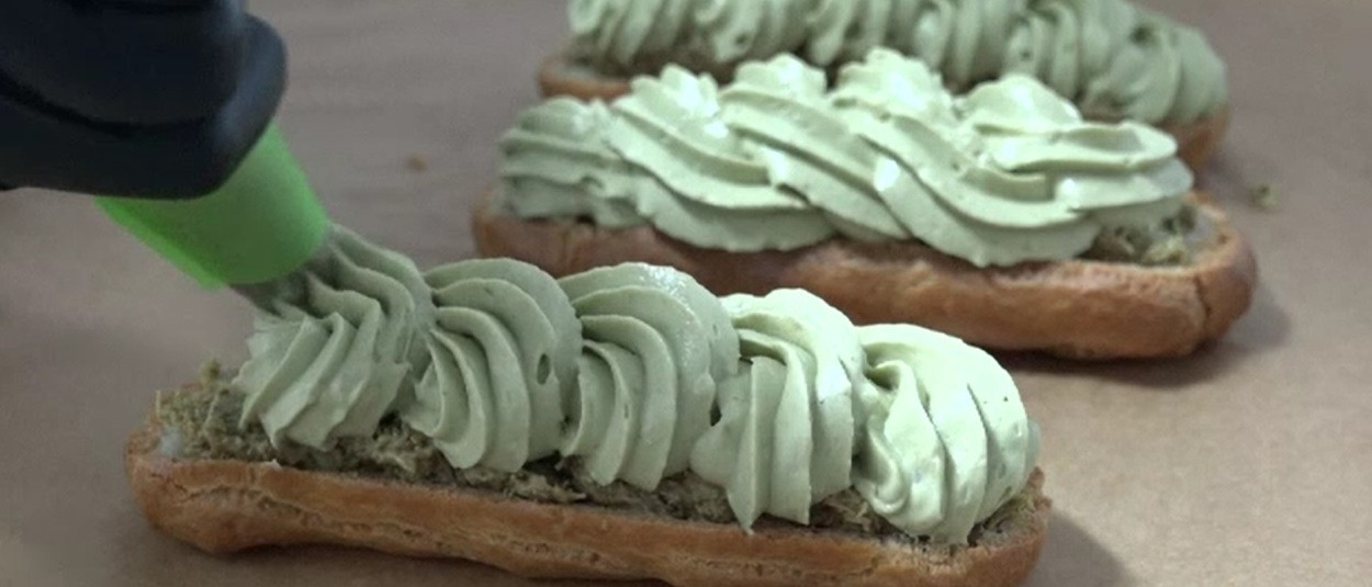 Umplutura din ciocolata Dubai revoluționează piața deserturilor din România. Produsele scoase la vânzare în cofetării