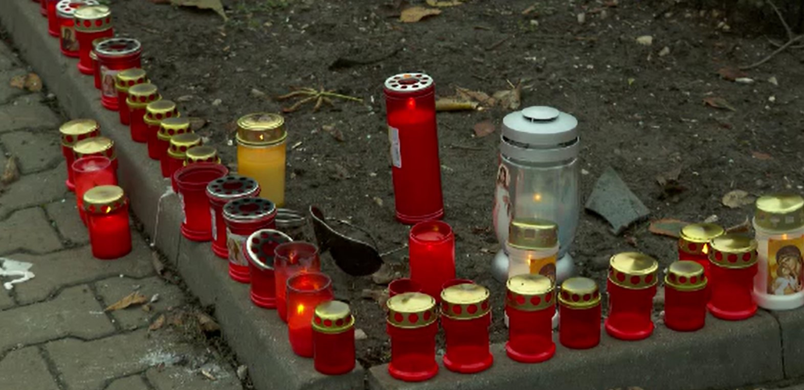 Ce a apărut în locul în care au murit cei doi tineri din Ploiești, la câteva ore după teribilul accident. FOTO