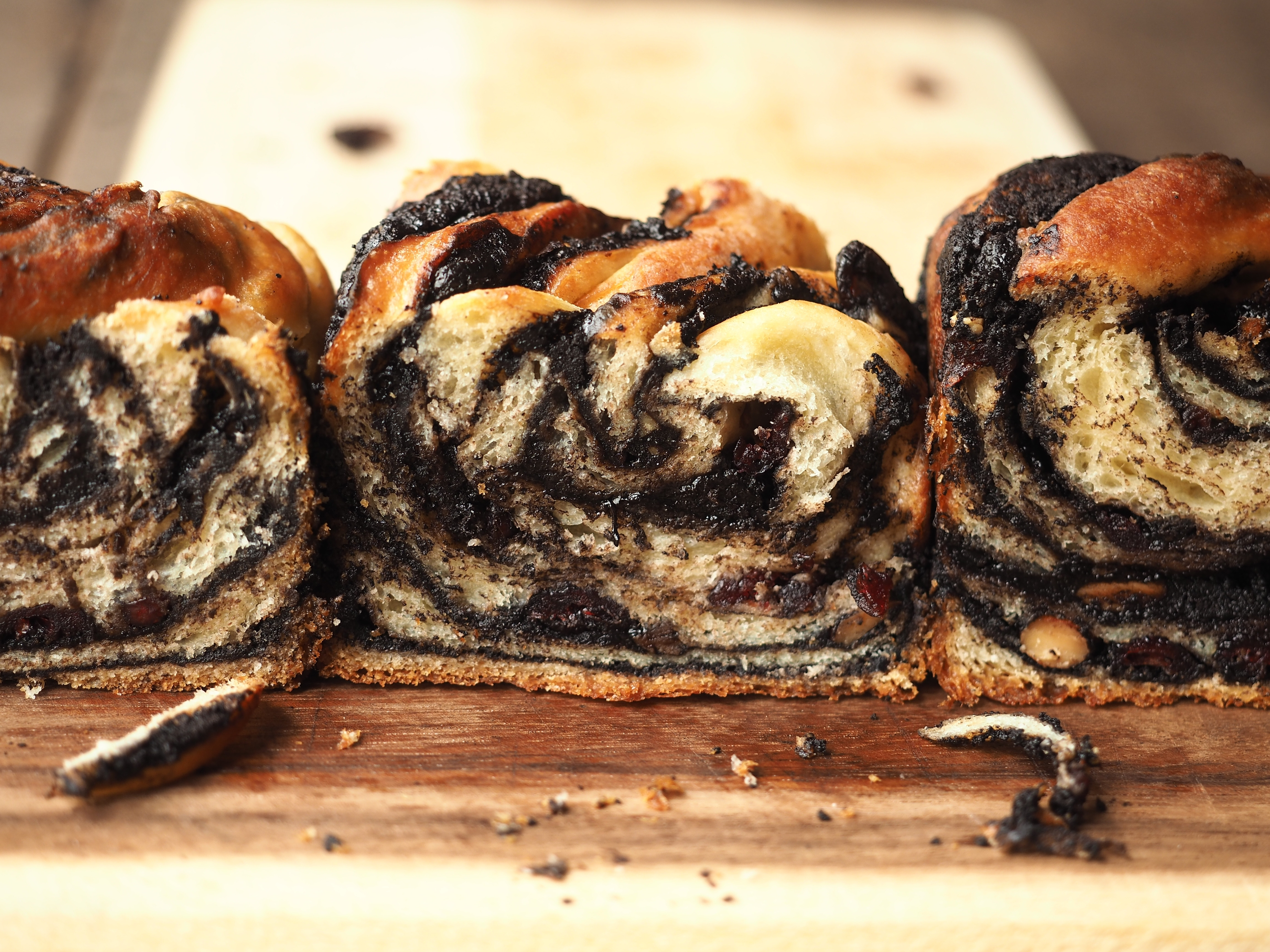 Babka - cele mai bune rețete cu fistic, mac sau ciocolată. Cum se face, de unde provine și de ce este special acest cozonac