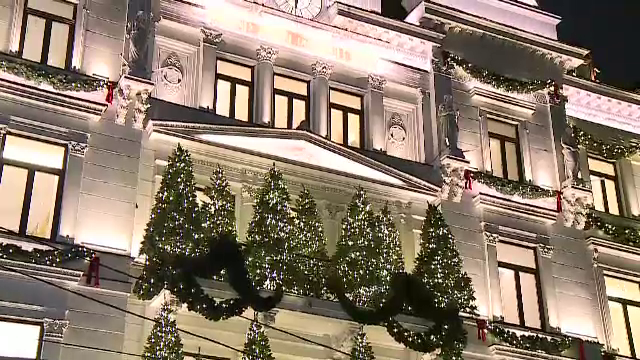 Magia Crăciunului în orașele din România. Cum au transformat designerii clădirile în povești de sărbători