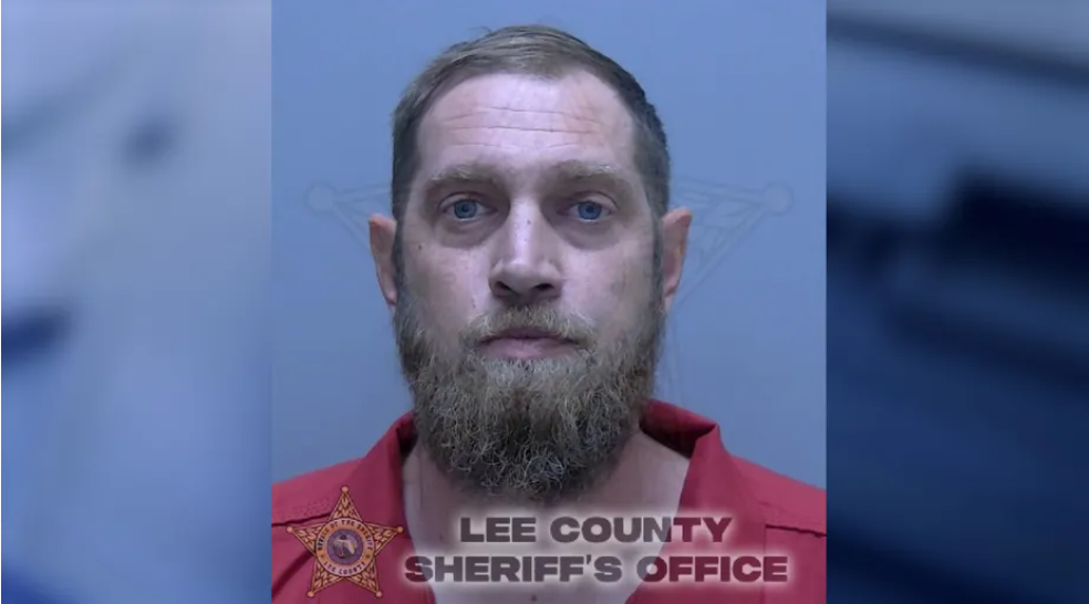 Hoț descoperit cu ajutorul AirPods-urilor, după ce a dat spargerea la o reprezentanță auto, de unde fusese concediat