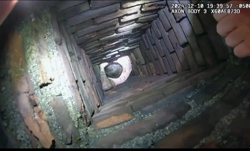 Un bărbat care fugea de poliție a rămas blocat într-un horn. „Manevră inspirată de Moș Crăciun”. VIDEO