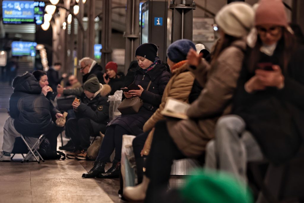 Numeroşi ucraineni sunt forţaţi să se întoarcă în ţara lor, aflată în continuare în război. „O vulnerabilitate crescândă”