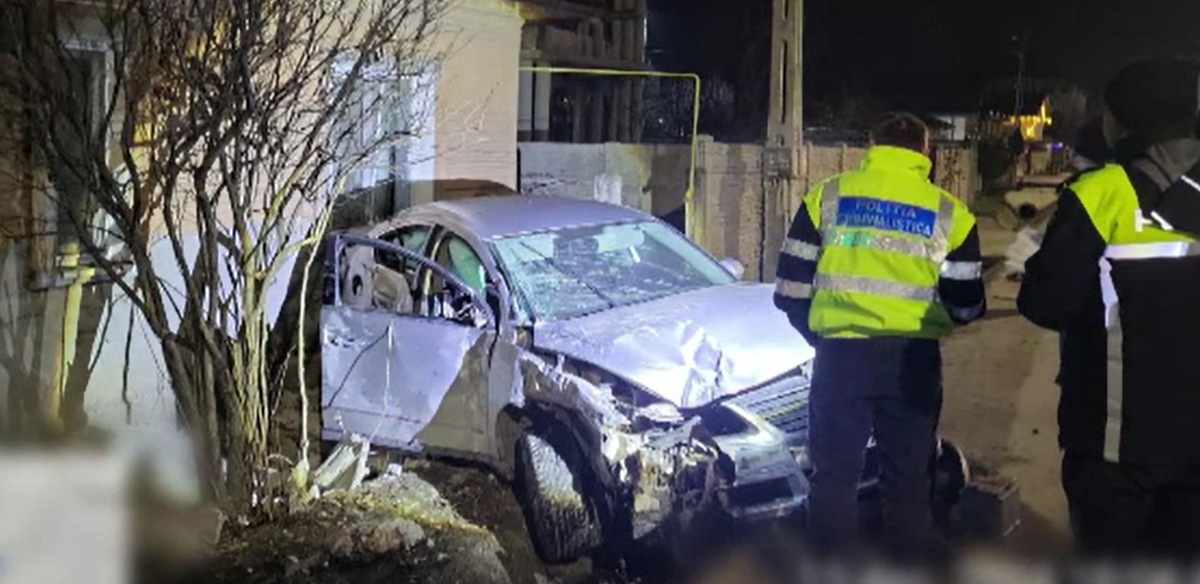 Sfârșit crunt pentru un bărbat de 65 de ani. Lovit de o mașină, omul a fost aruncat într-un sanț de pe marginea drumului