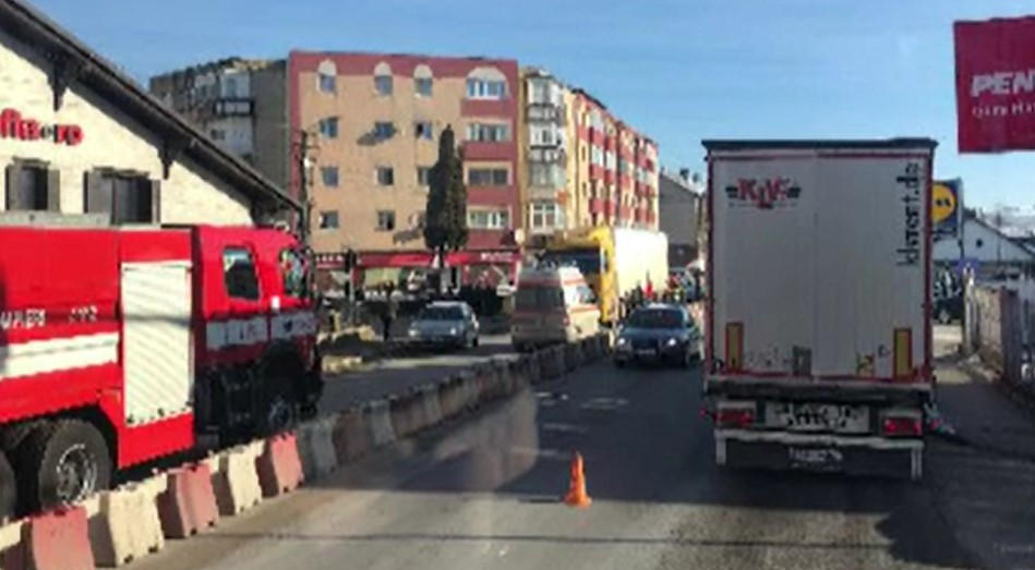 O femeie de 79 de ani a murit după ce a fost lovită de un TIR pe trecerea de pietoni. Explicațiile șoferului