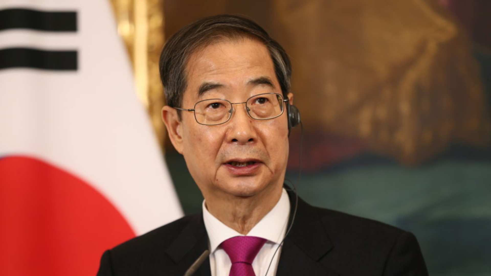 Opoziţia sud-coreeană a depus o moţiune de destituire a preşedintelui interimar Han Duck-soo