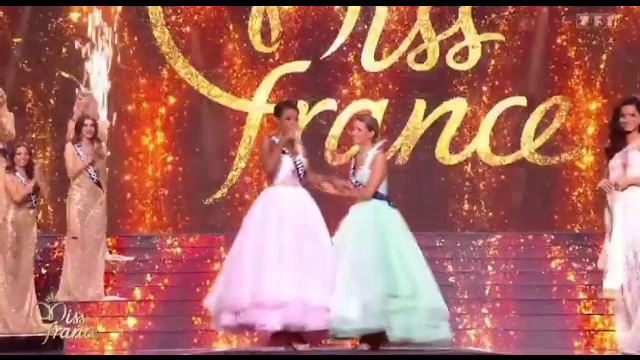 Premiere în concursul Miss Franța. O stewardesă este cea mai „coaptă” candidată