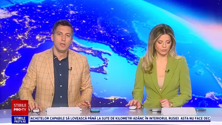 Incendiu violent în fața gării din Oradea. Un taximetru a fost înghițit de flăcări, după ce a luat foc brusc