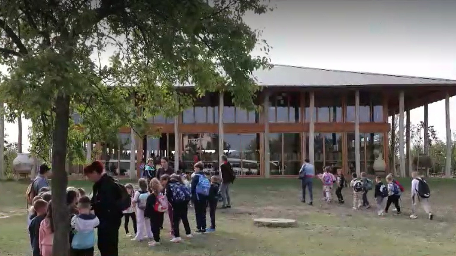 O familie din Piscu a pus patrimoniul românesc pe harta europeană. Adriana și Virgil Scripcariu au fondat „Școala Muzeu”