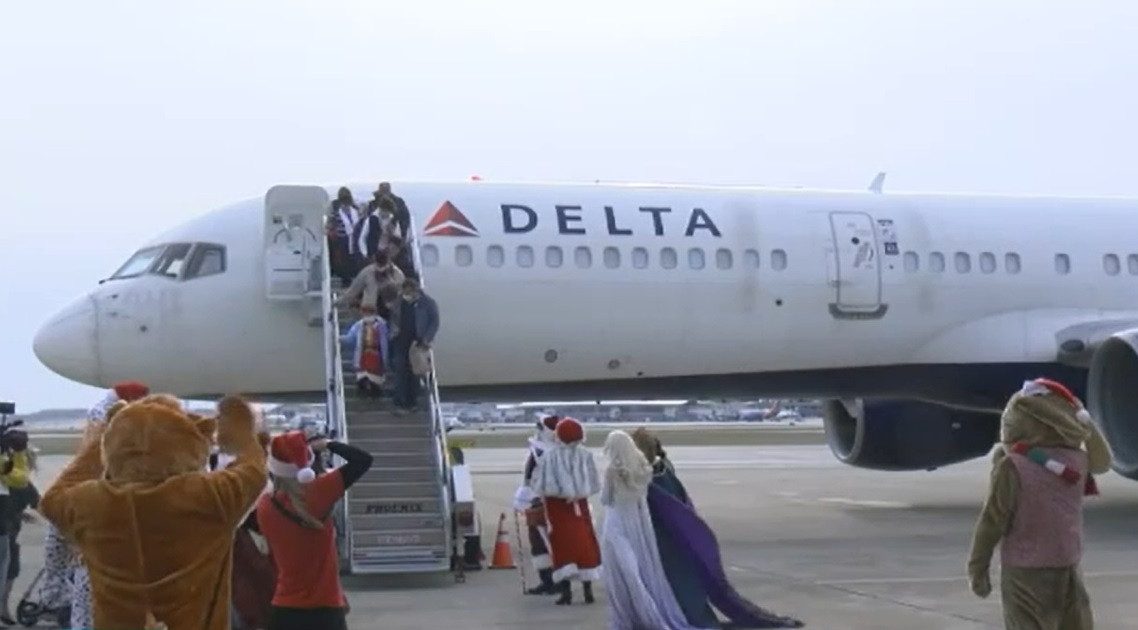 Multe companii aeriene din SUA organizează zboruri pentru copiii care vor să-l viziteze pe Moș Crăciun