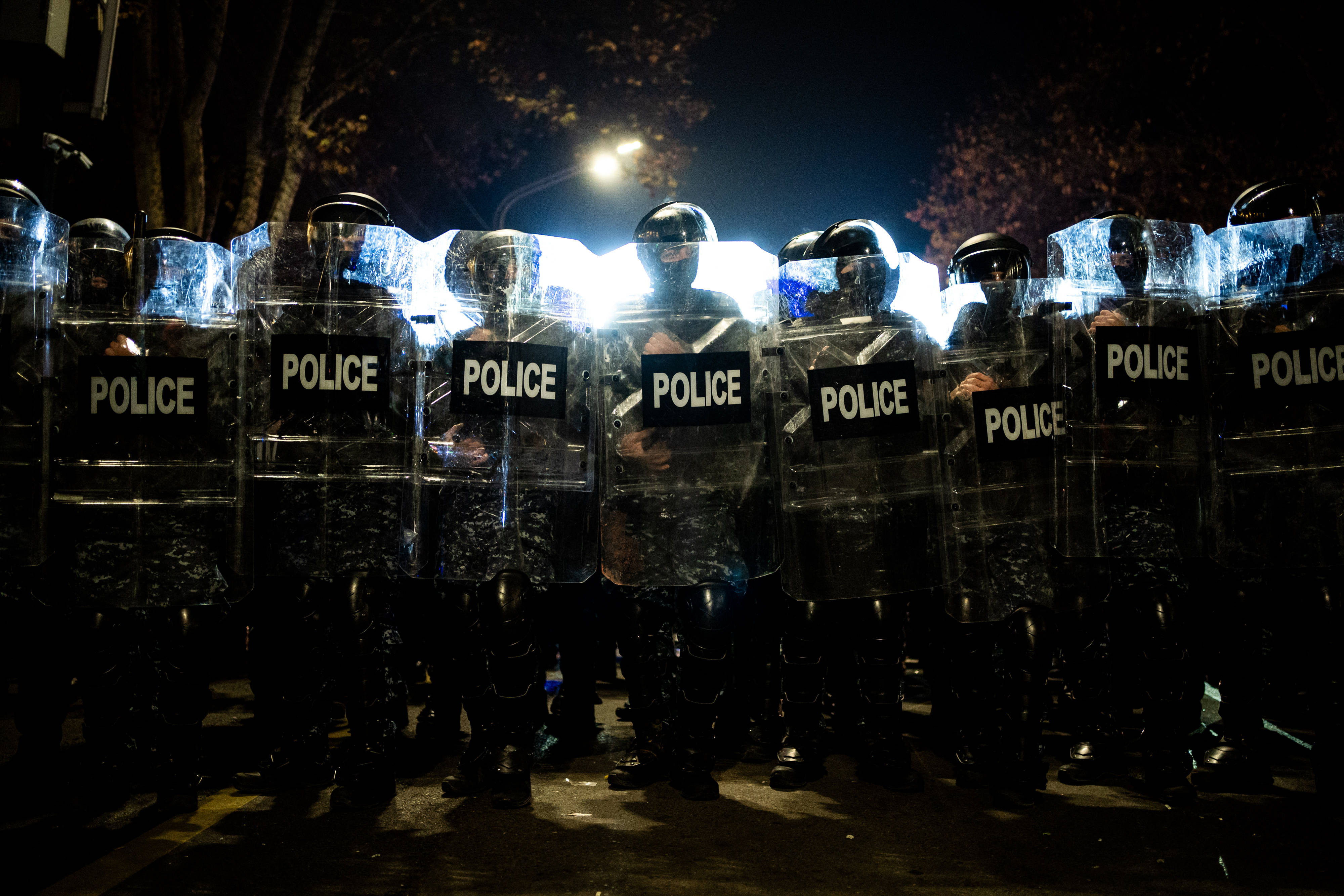 Premierul Georgiei acuză protestatarii că au încercat să răstoarne guvernul și critică Uniunea Europeană pentru amestec