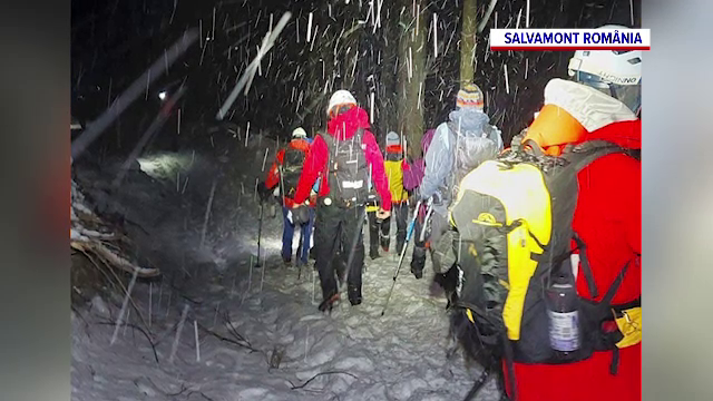 Misiune infernală pe munte, prin ger, zăpadă și viscol pentru salvarea unor turiști rătăciți. Unul dintre ei a murit