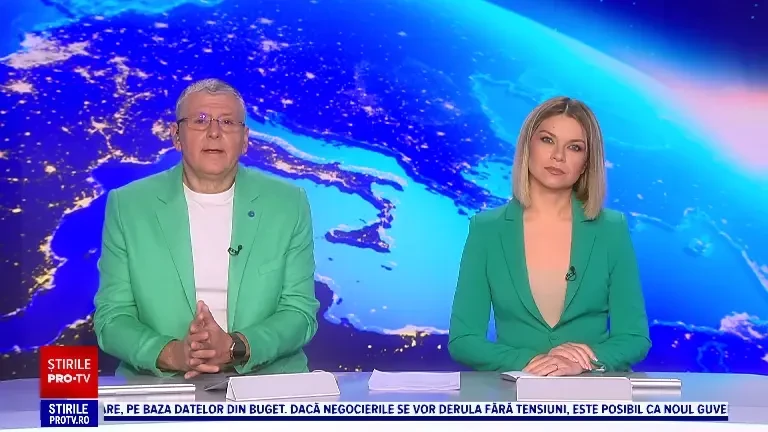 Fanii lui Moș Crăciun au invadat Parisul. Cursa de 10 km la care au participat. Grinch a fost și el prezent