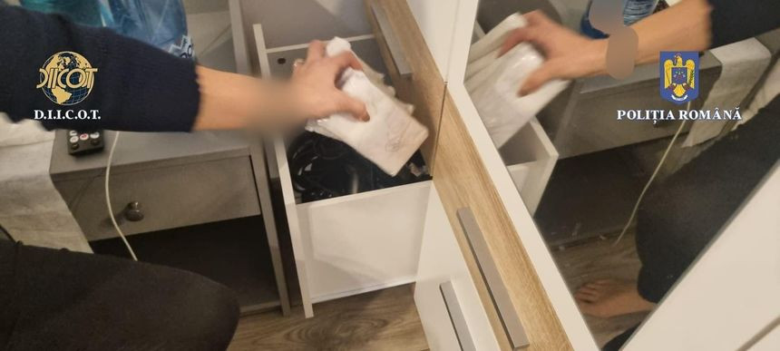 Lovitură de peste 100 de milioane de euro. Metoda prin care o grupare de români a păcălit sute de străini și le-a luat banii