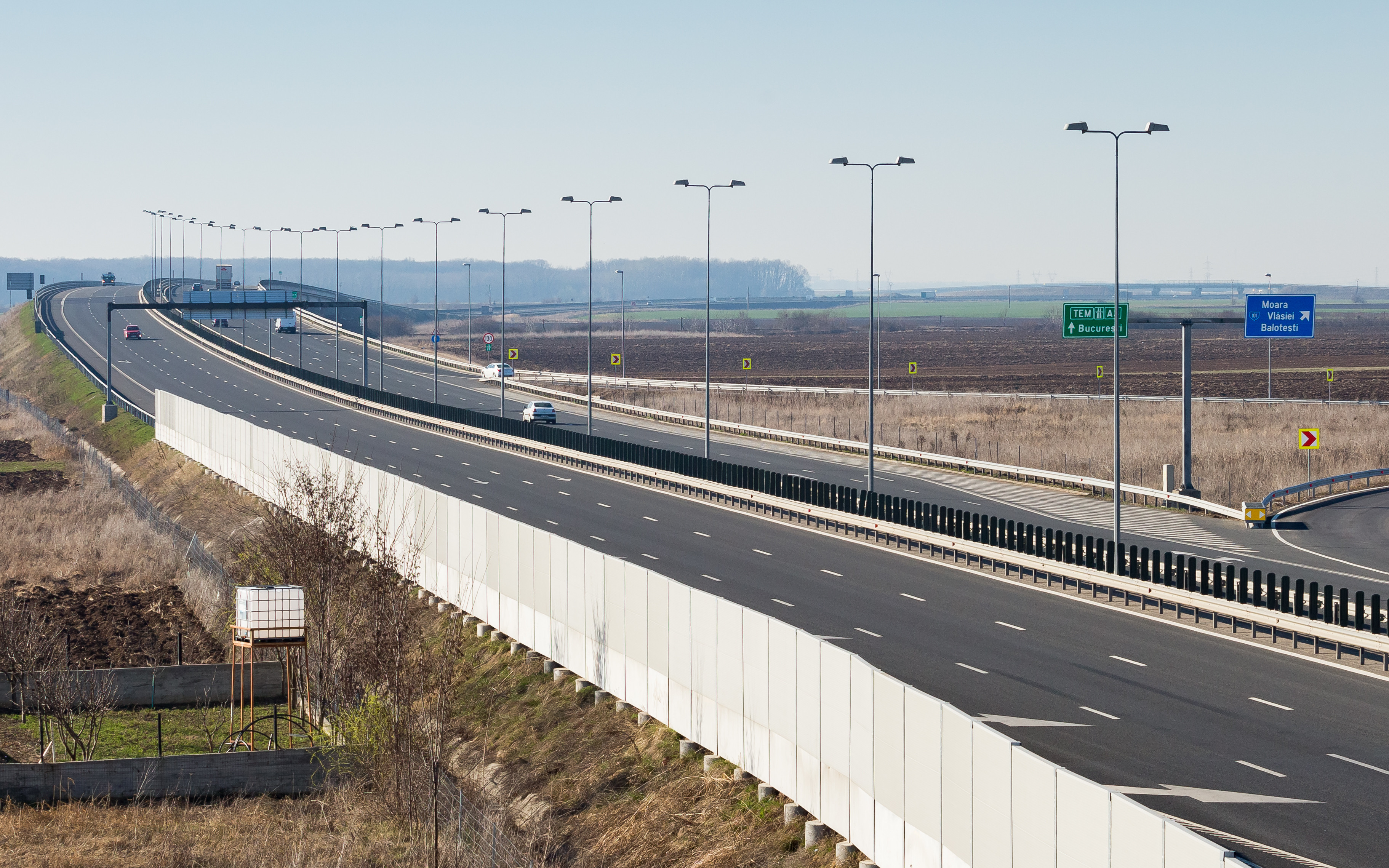 Au apărut pe Autostrada A1. Toţi şoferii le vor observa. FOTO